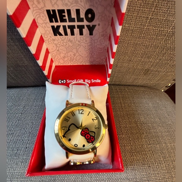 HELLO KITTY KNOWS WHAT TIME IT IS WITH THIS BRAND NEW WATCH!!! - Picture 2 of 4